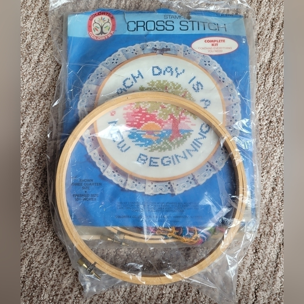 VINTAGE CROSS STITCH KIT STAMPED 8" HOOPS FLOSS LACE NEEDLEWORK HOBBY *FREE*